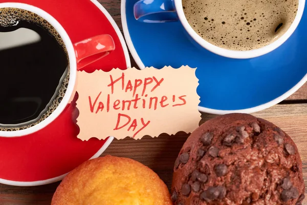 Sevgililer günü kartı ve kahve.