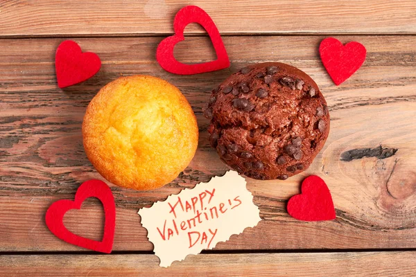 Muffin és a Valentin-napi üdvözlőlap. — Stock Fotó
