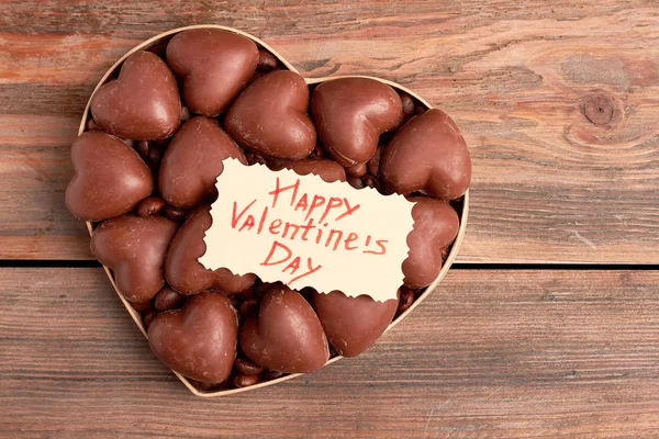 Шоколад у коробці у формі серця . — стокове фото