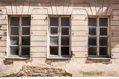 Windows ile hasarlı duvar.