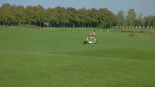 Lady driving electric scooter. — Stock Video