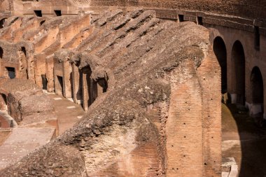 Gündüz sırasında antik mimari.