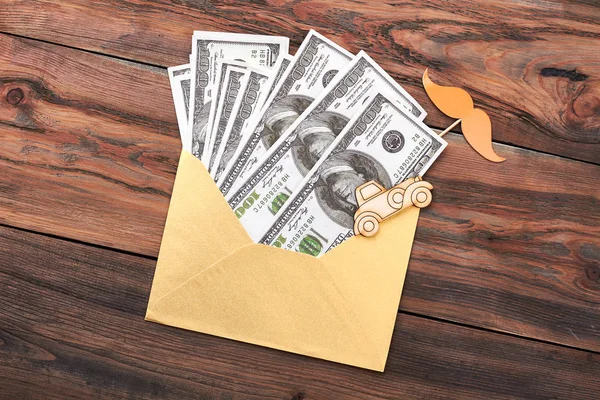 Dinheiro em envelope e bigode . — Fotografia de Stock