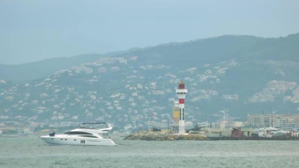 Faro y helicóptero . — Vídeo de stock