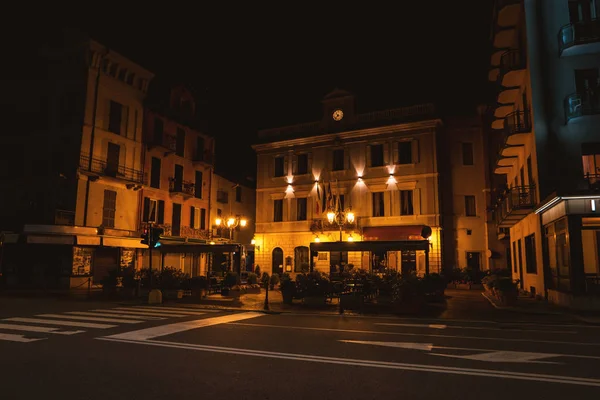Rua da cidade à noite . — Fotografia de Stock