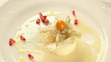 Krem karamel puding ile plaka.