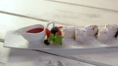 Tatlı çilek plaka ile.
