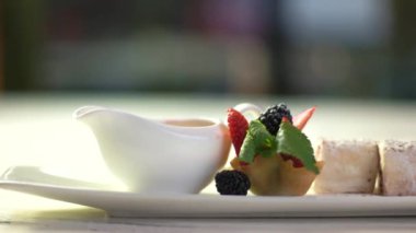 Tatlı ile uzun plaka.