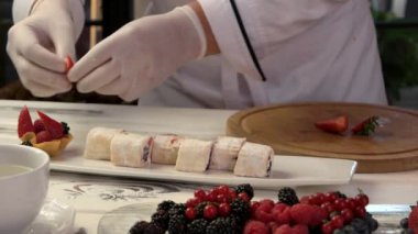 Küçük meyve tart.