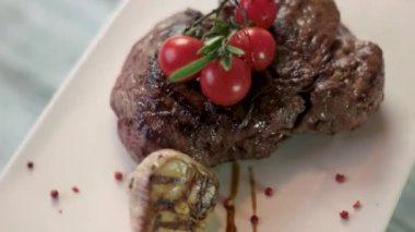 Biftek domates ile.