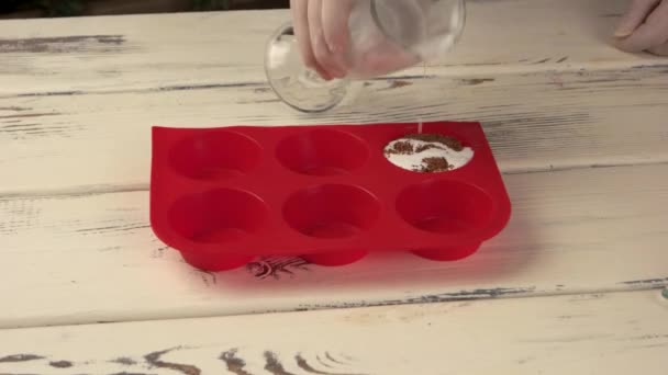 Molde de cozimento de silicone vermelho . — Vídeo de Stock