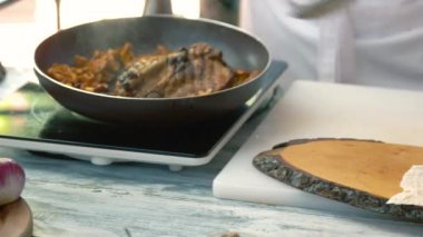 Mantar, sebze ve pide.