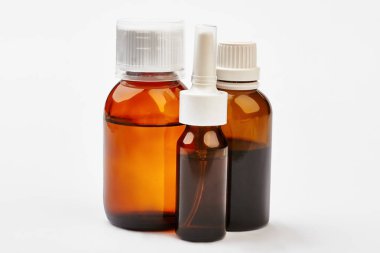 Sıvı ilaç şişeleri.