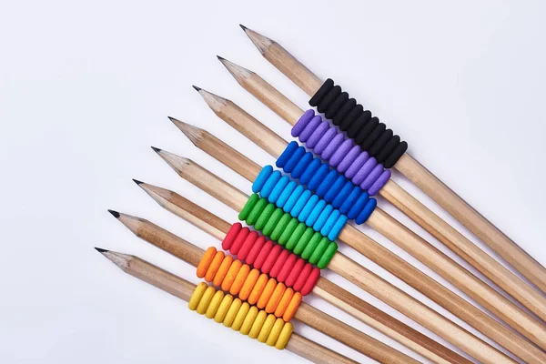 Гострі графітові олівці . — стокове фото