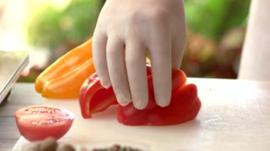 El kesme dolmalık biber.