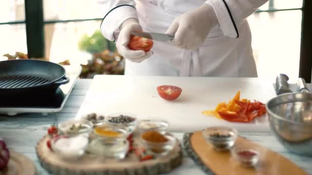 Chef cutting tomato. — Stock Video