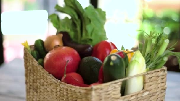 Cesta com legumes. — Vídeo de Stock