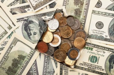 dolar ve madeni paralar.