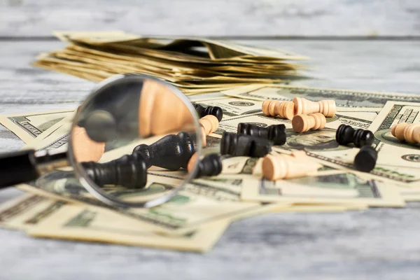 Chess, lupp och dollar. — Stockfoto