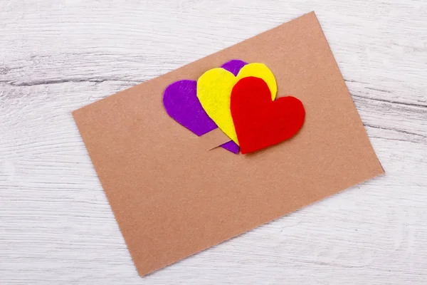 Srdce a kartu na dřevo. — Stock fotografie