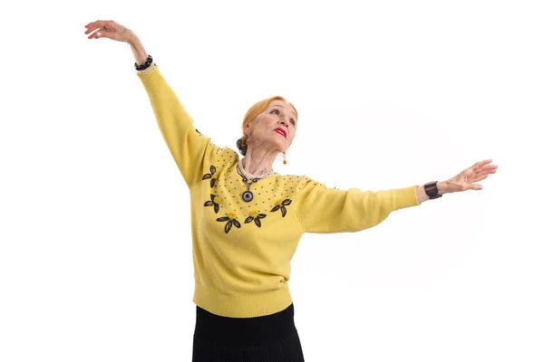 Bailando mujer mayor aislada . —  Fotos de Stock