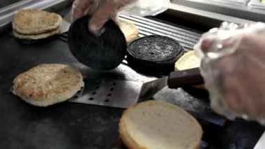 Pan dilimlenmiş burger buns.