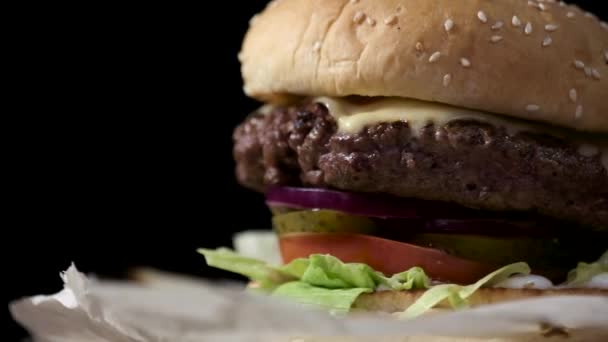Primer plano de la hamburguesa . — Vídeos de Stock