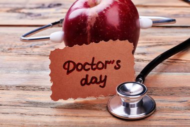 Apple, kart, stetoskop yüzeyi.