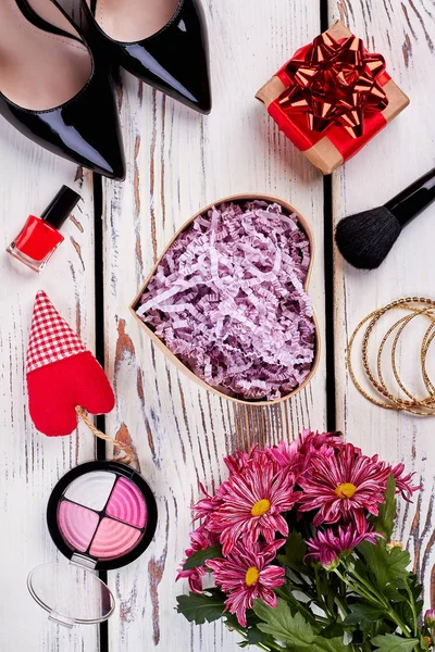 Cosmetics and heart-shaped box. — Stock Photo, Image