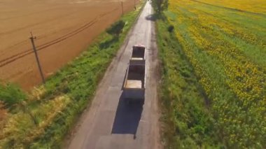 Kamyon field yakınındaki.