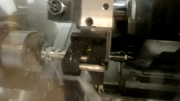 Logam lathe dalam tindakan . — Stok Video