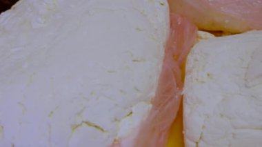 Süzme peynir kilo kaybı planı sağlıklı bir parçası olabilir.