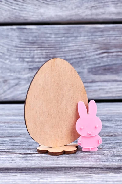 Plywood egg and plastic rabbit. — Stock Photo, Image