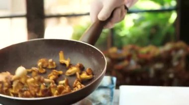 Uyuşuk tavada kızartma.