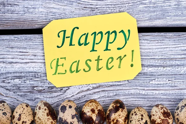Mutlu Paskalya kartı, bıldırcın yumurtası. — Stok fotoğraf