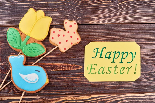 Mutlu Paskalya kartı ve bisküvi. — Stok fotoğraf