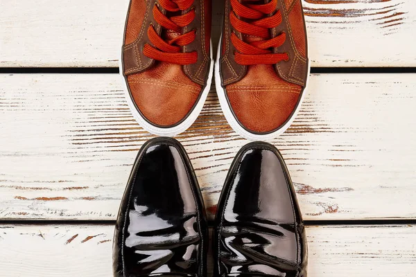 Zapatos y keds de charol . — Foto de Stock