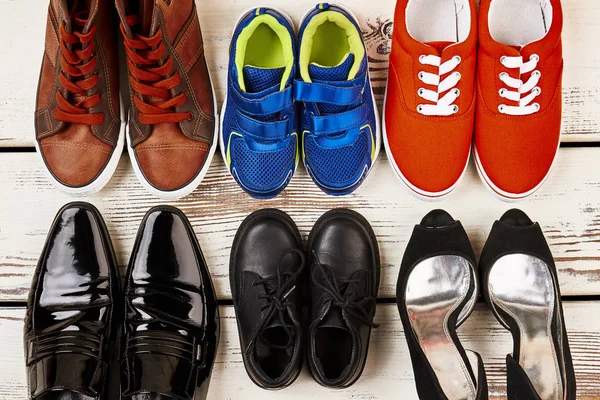 Zapatos y zapatillas formales . — Foto de Stock
