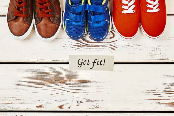 Varios pares de zapatillas de colores . — Foto de Stock