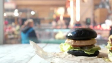 Burger yan görünüm.