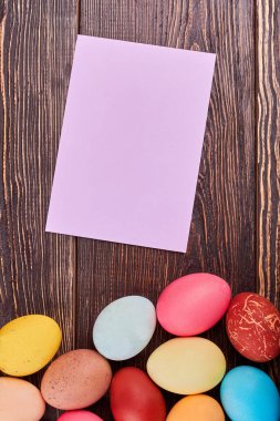 Paskalya yumurtaları, boş pembe kart.