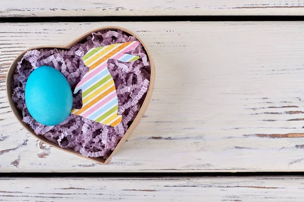 Easter egg, hartvormige doos. — Stockfoto