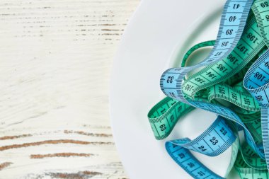 bir plaka üzerinde ölçüm bandı.