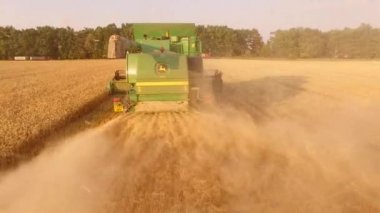 Arkadan bir görünüşü.