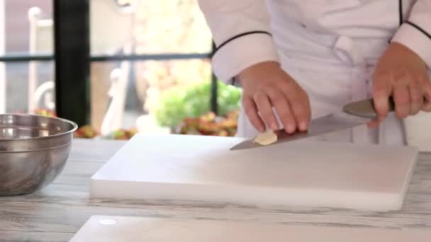 Chefs hands and cutting board. — Stock Video