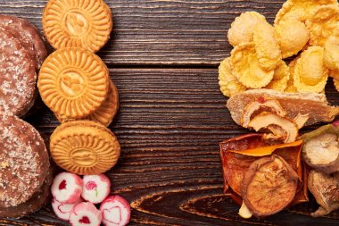 Tatlılar karşı sağlıklı gıda.