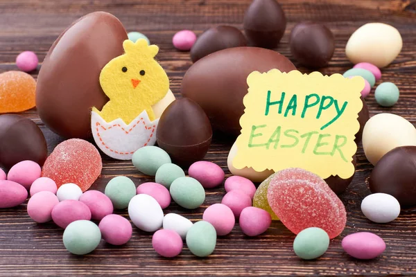 Feliz tarjeta de Pascua y dulces . — Foto de Stock