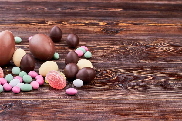 Doces em madeira marrom . — Fotografia de Stock