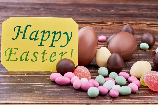 Mutlu Paskalya kartı, renkli tatlılar. — Stok fotoğraf