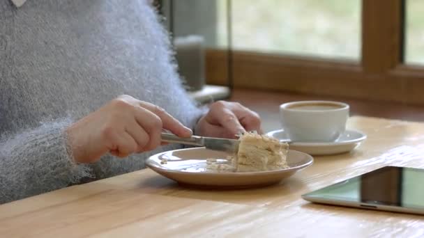 Senior lady eating cake. — Stock Video